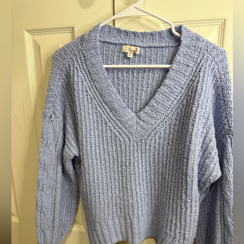 SO Light Blue V-Neck Knit Fall Fashion Winter Ready Sweater Size:‎ Medium